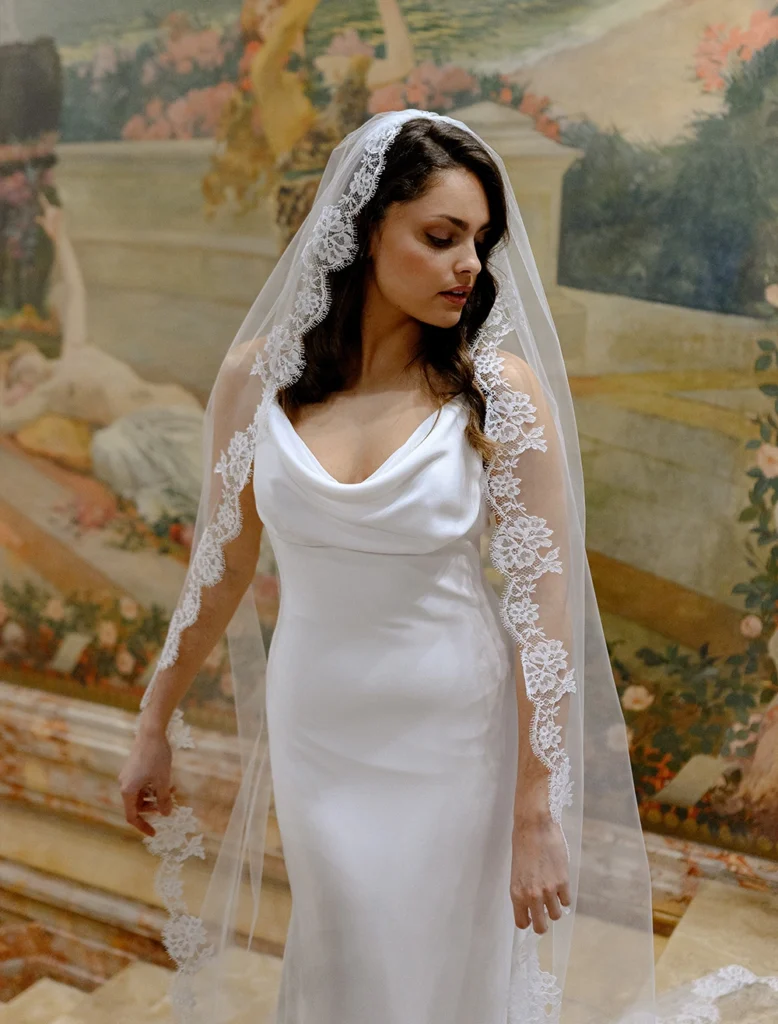 Voile de mariée cathédrale Manon voile personnalisé brodée main - Élisabeth Veil Collection