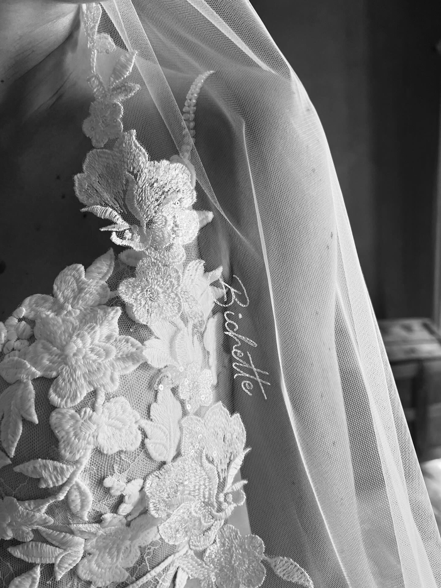 Voile de mariée brodé à la main au crochet