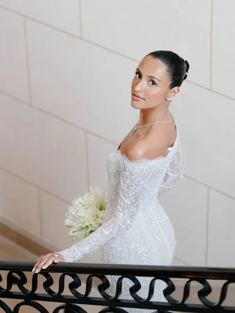 Portrait d'Alexandra Saint Mleux dans sa robe de mariée Paolo Sebastian