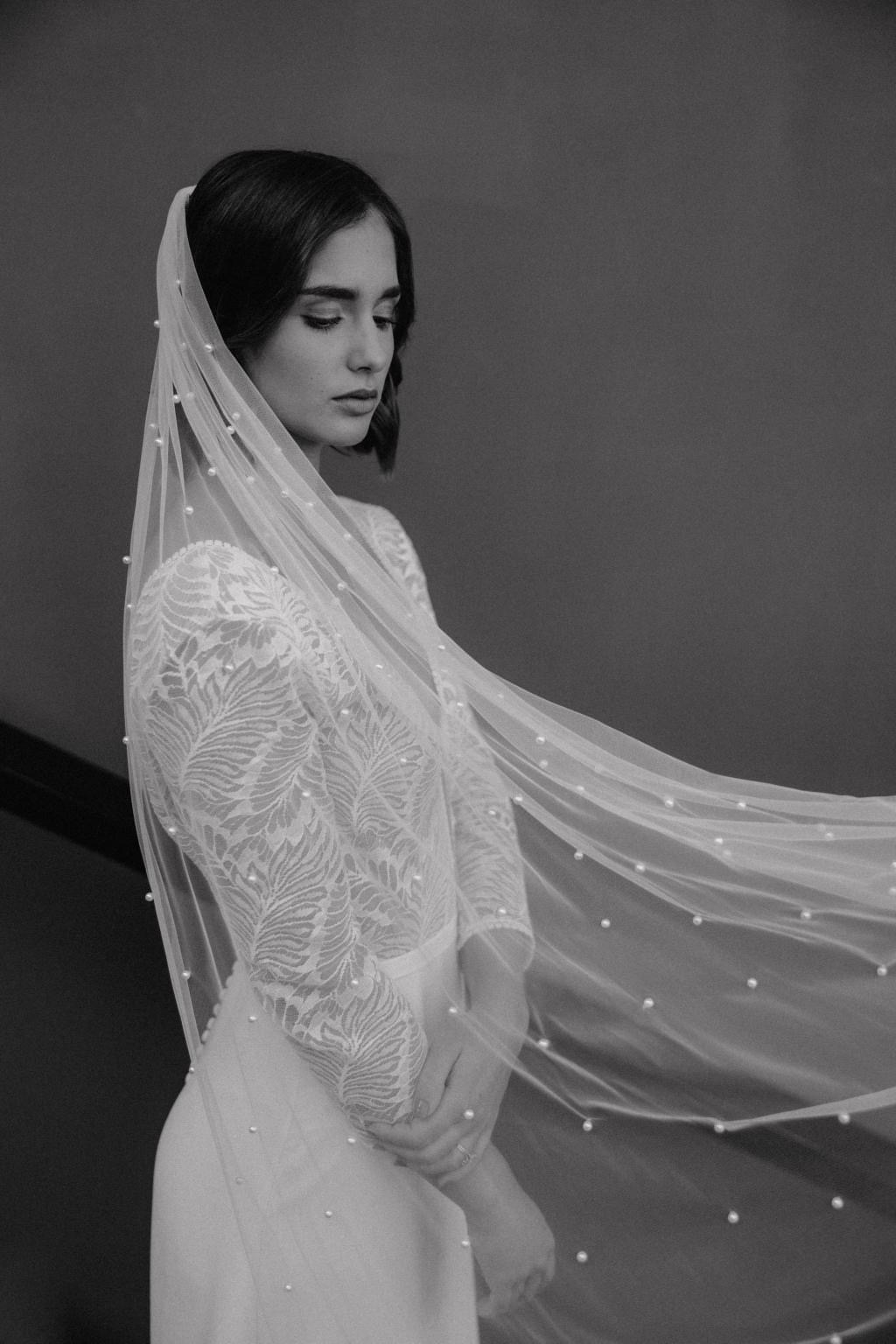 Voile de mariée en tulle orné de perles délicatement réparties